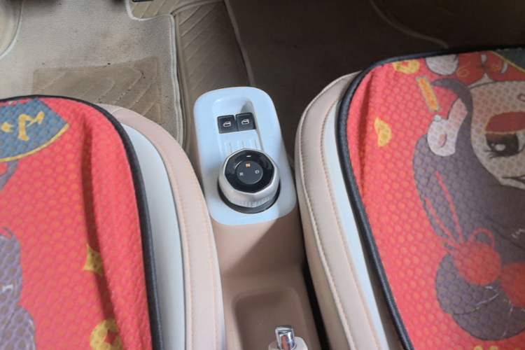 Used Geely Galaxy Panda 2024 Panda Mini 200km Endurance Bear Gear Lever