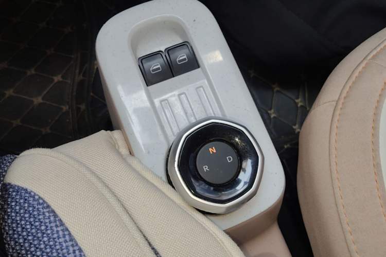 Used Geely Galaxy Panda 2024 Panda Mini 200km Endurance Bear Gear Lever