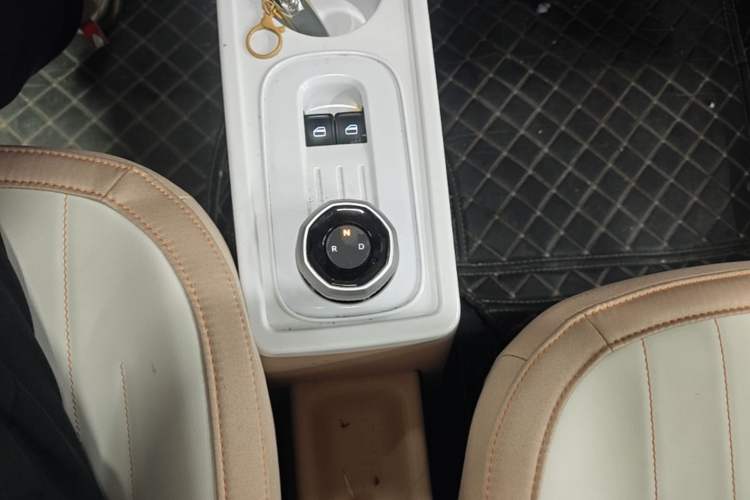 Used Geely Galaxy Panda 2024 Panda Mini 200km Endurance Bear Gear Lever
