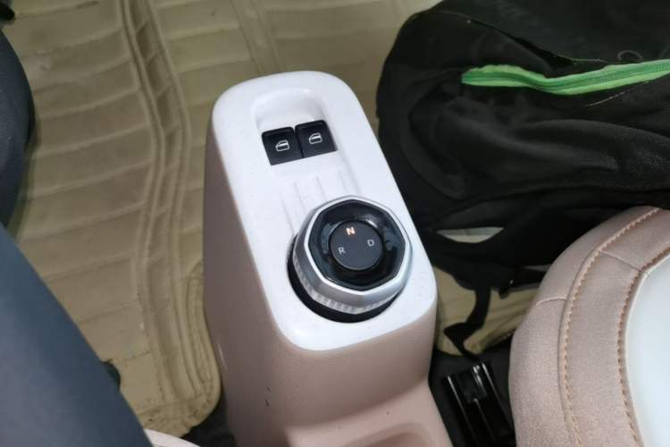 Used Geely Galaxy Panda 2024 Panda Mini 200km Endurance Bear Gear Lever