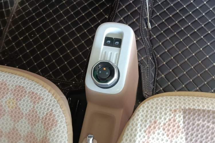Used Geely Galaxy Panda 2024 Panda Mini 200km Endurance Bear Gear Lever