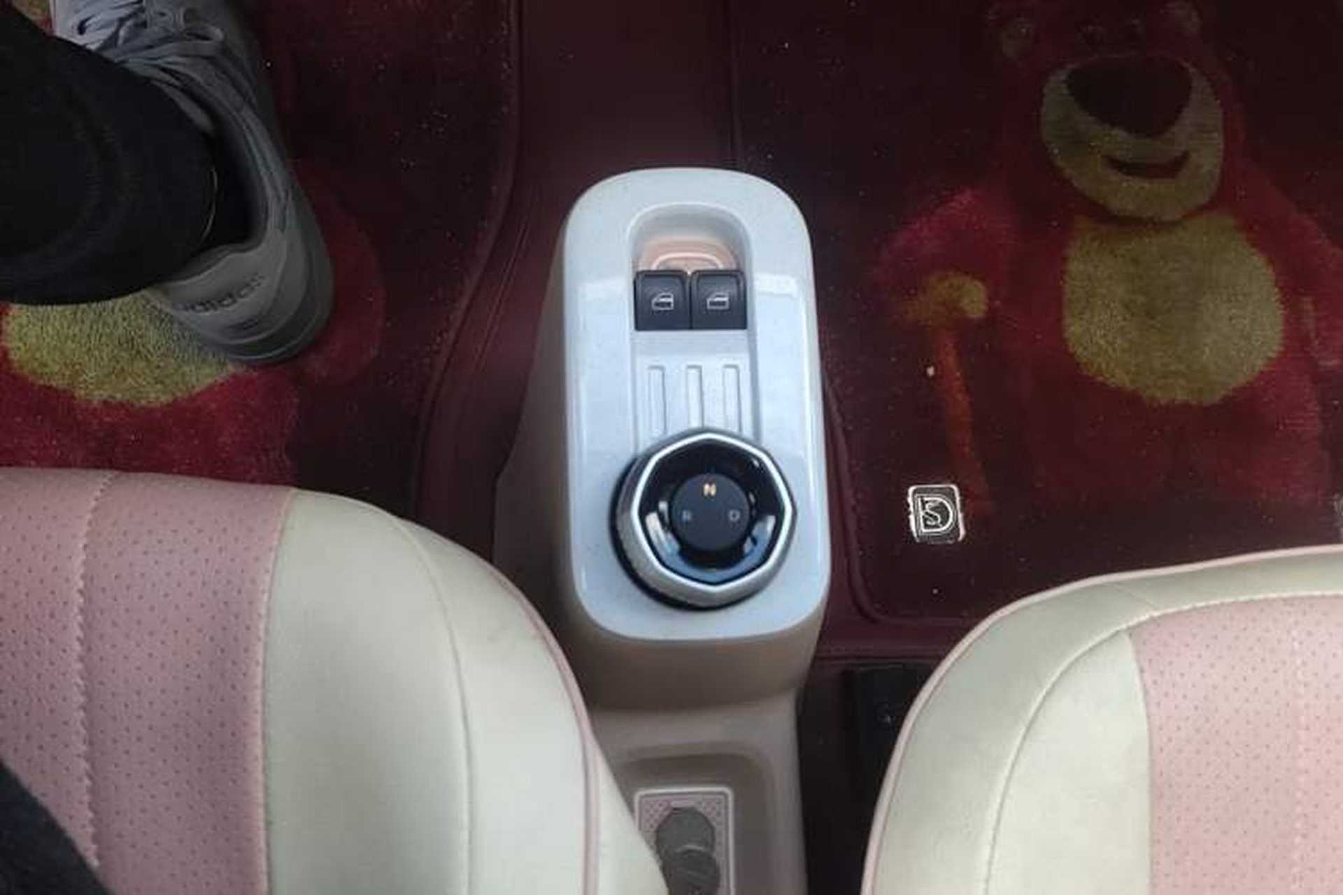 Used Geely Galaxy Panda 2024 Panda Mini 200km Endurance Bear Gear Lever