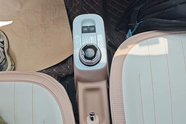 Used Geely Galaxy Panda 2024 Panda Mini 200km Longteng PRO Edition Gear Lever