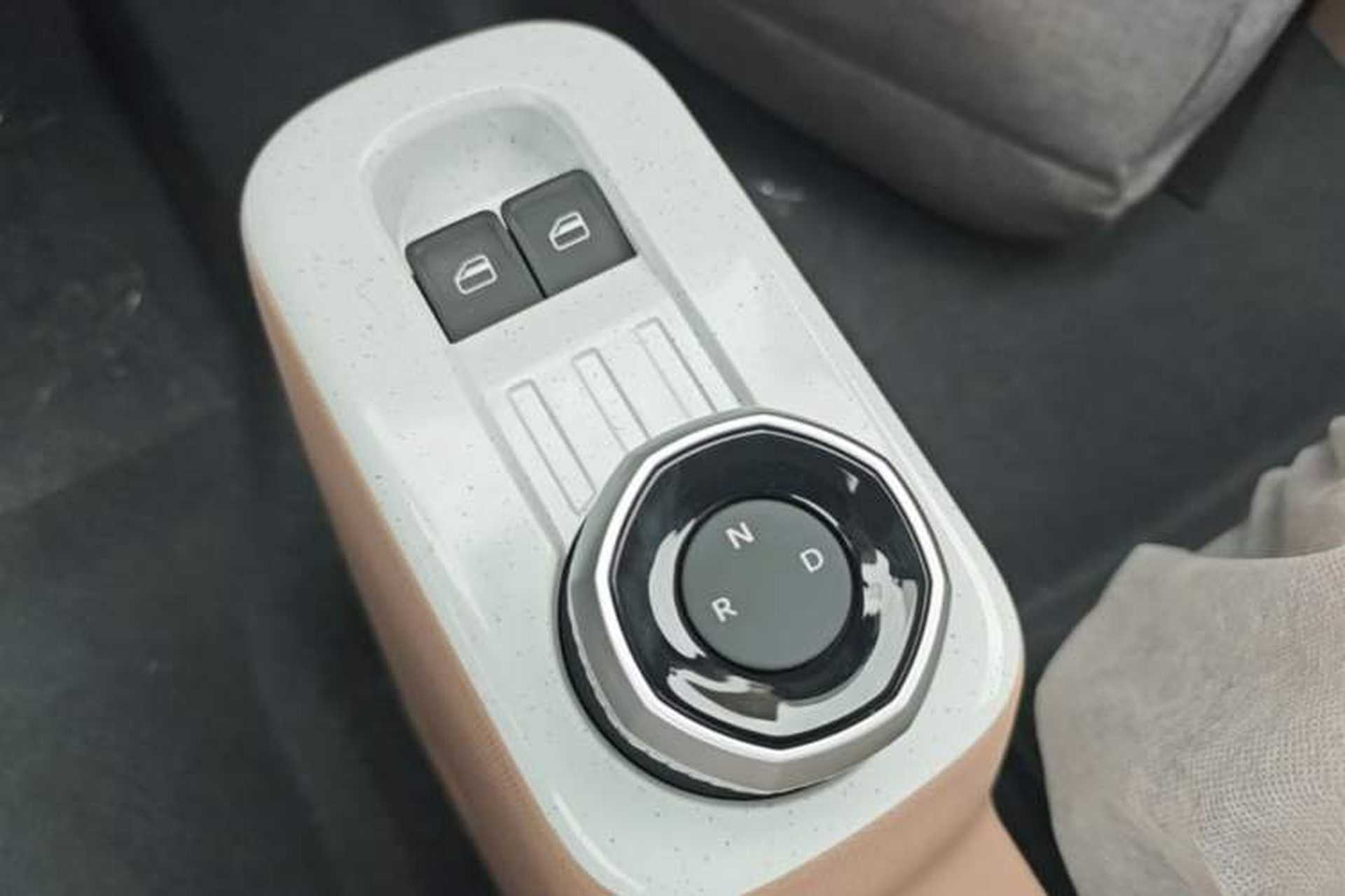 Used Geely Galaxy Panda 2024 Panda Mini 200km Endurance Bear Gear Lever