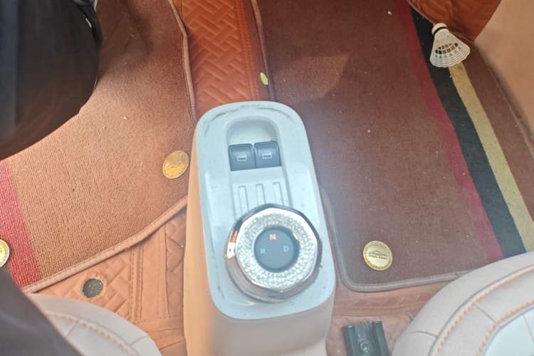 Used Geely Galaxy Panda 2024 Panda Mini 200km Endurance Bear Gear Lever