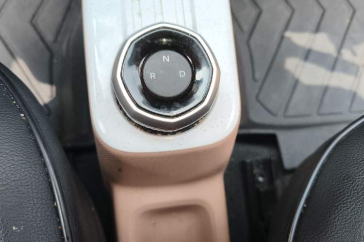 Used Geely Galaxy Panda 2024 Panda Mini 200km Endurance Bear Gear Lever