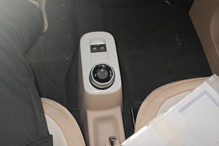 Used Geely Galaxy Panda 2024 Panda Mini 200km Longteng PRO Edition Gear Lever