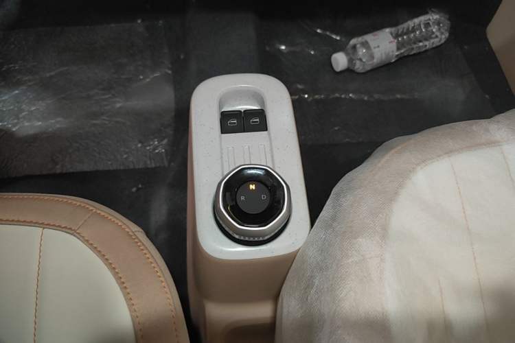 Used Geely Galaxy Panda 2024 Panda Mini 200km Endurance Bear Gear Lever