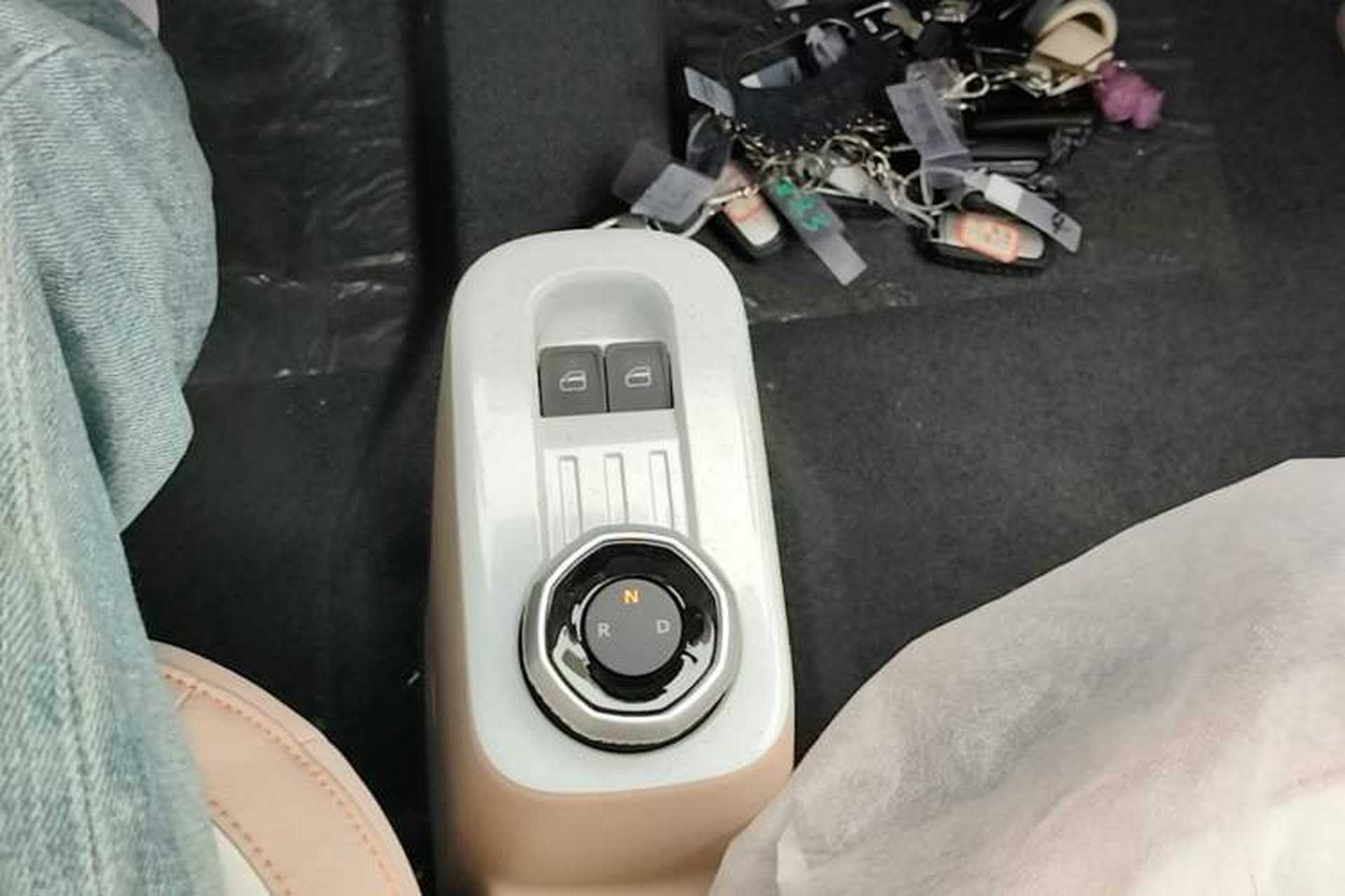 Used Geely Galaxy Panda 2024 Panda Mini 200km Endurance Bear Gear Lever