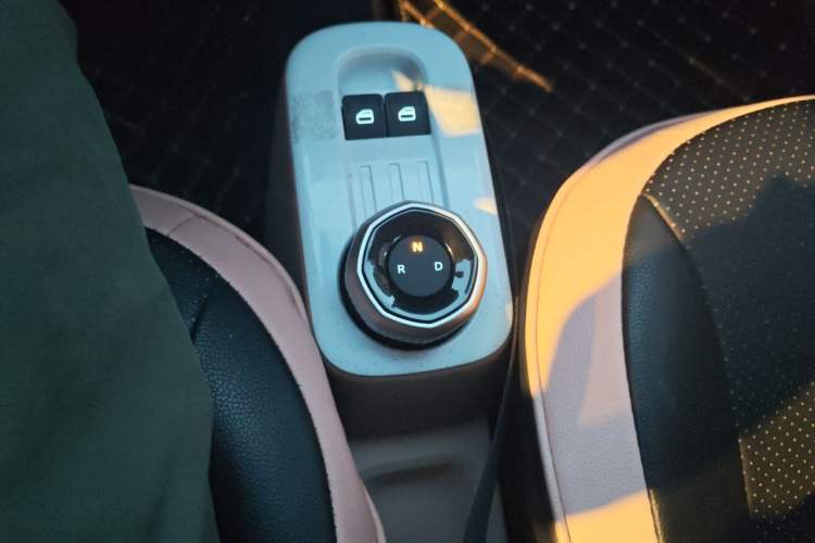 Used Geely Galaxy Panda 2024 Panda Mini 200km Longteng PRO Edition Gear Lever