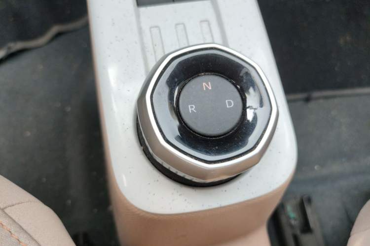 Used Geely Galaxy Panda 2024 Panda Mini 200km Endurance Bear Gear Lever