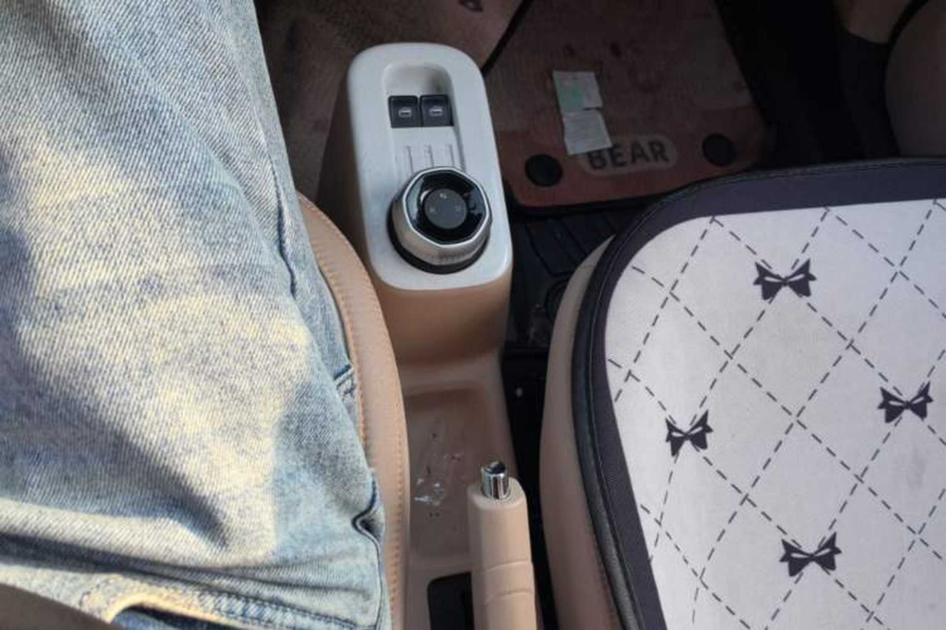 Used Geely Galaxy Panda 2024 Panda Mini 200km Endurance Bear Gear Lever