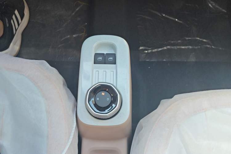 Used Geely Galaxy Panda 2024 Panda Mini 200km Endurance Bear Gear Lever