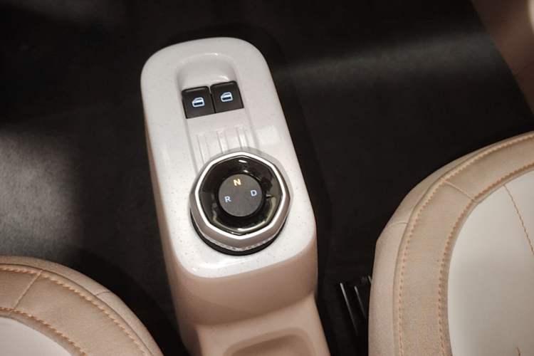 Used Geely Galaxy Panda 2024 Panda Mini 200km Longteng PRO Edition Gear Lever