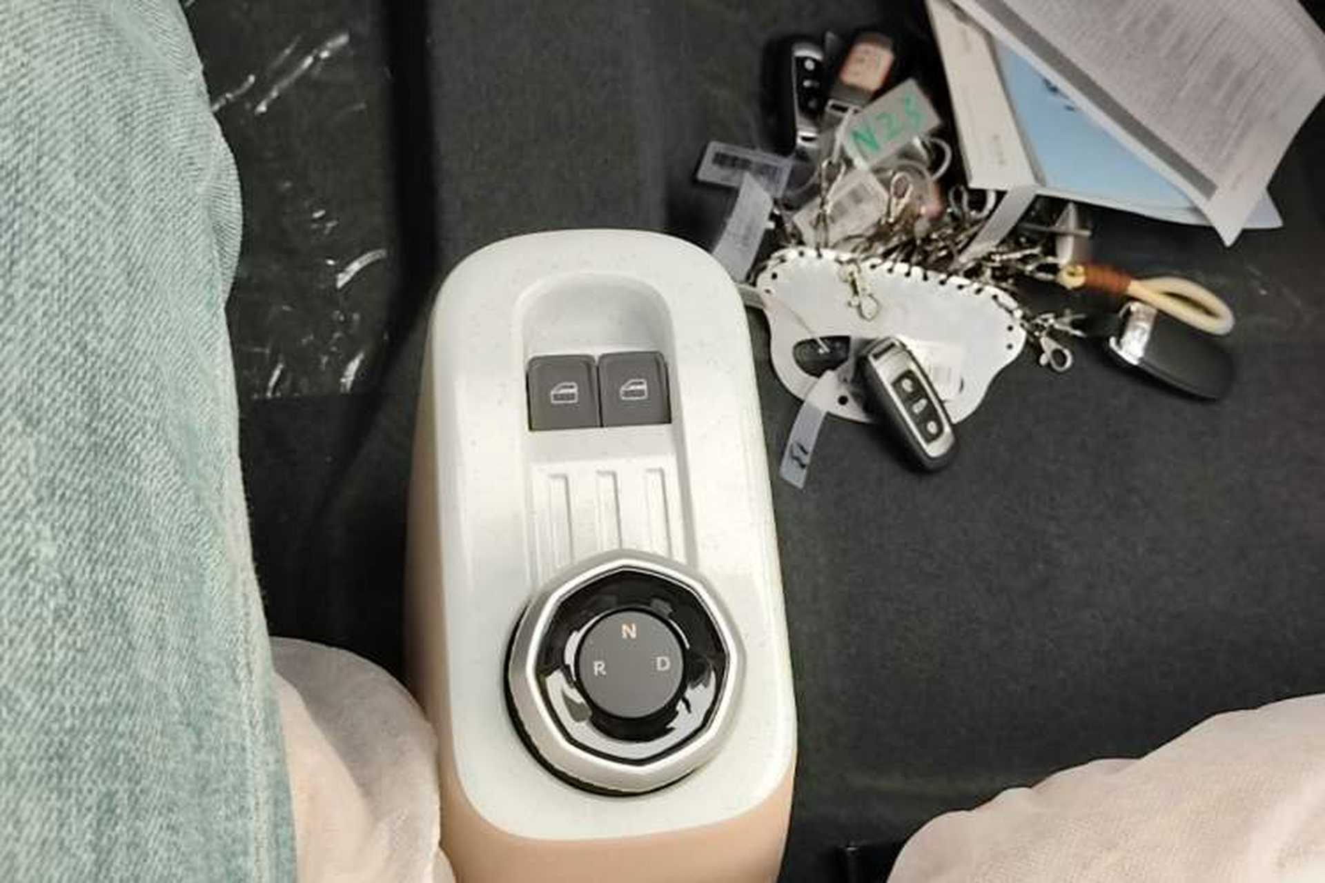 Used Geely Galaxy Panda 2024 Panda Mini 200km Endurance Bear Gear Lever