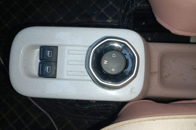 Used Geely Galaxy Panda 2024 Panda Mini 200km Endurance Bear Gear Lever