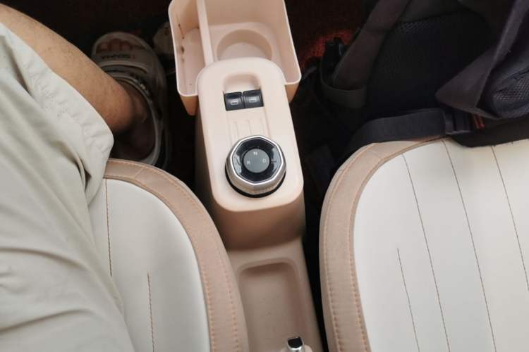 Used Geely Galaxy Panda 2024 Panda Mini 200km Endurance Bear Gear Lever