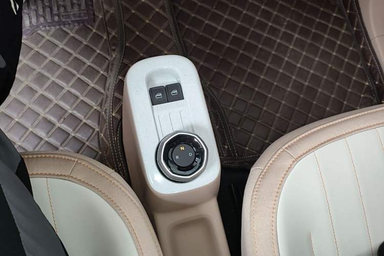 Used Geely Galaxy Panda 2024 Panda Mini 200km Longteng PRO Edition Gear Lever
