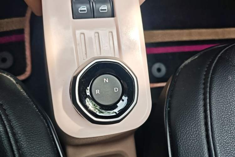 Used Geely Galaxy Panda 2024 Panda Mini 200km Endurance Bear Gear Lever