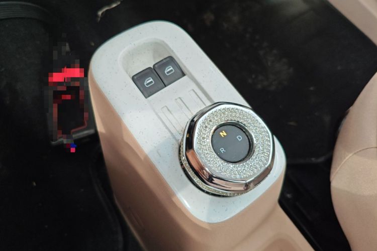 Used Geely Galaxy Panda 2024 Panda Mini 200km Endurance Bear Gear Lever