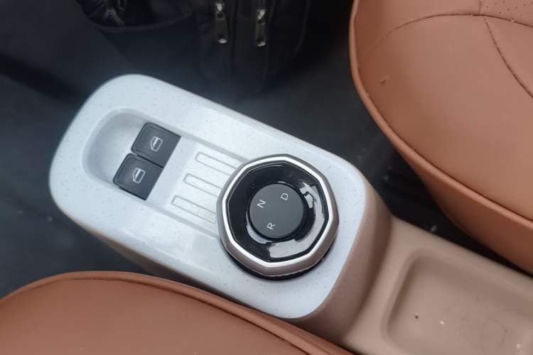 Used Geely Galaxy Panda 2024 Panda Mini 200km Longteng PRO Edition Gear Lever