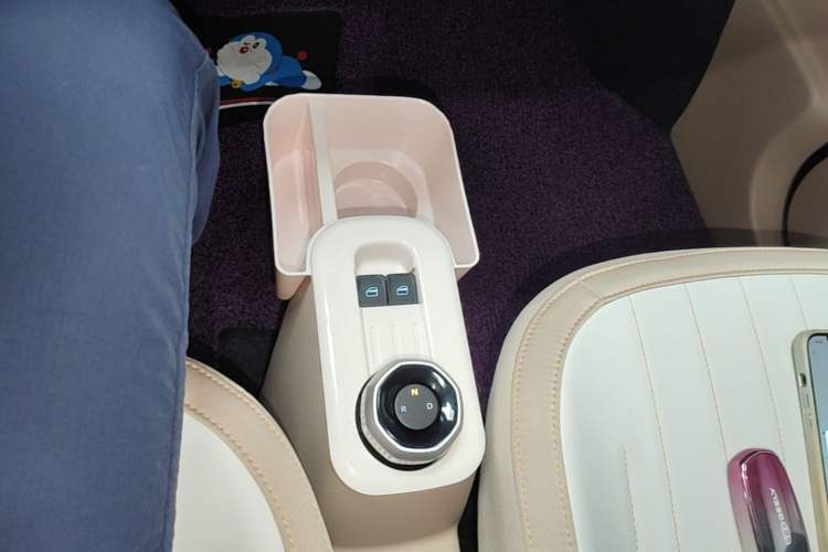 Used Geely Galaxy Panda 2024 Panda Mini 200km Endurance Bear Gear Lever