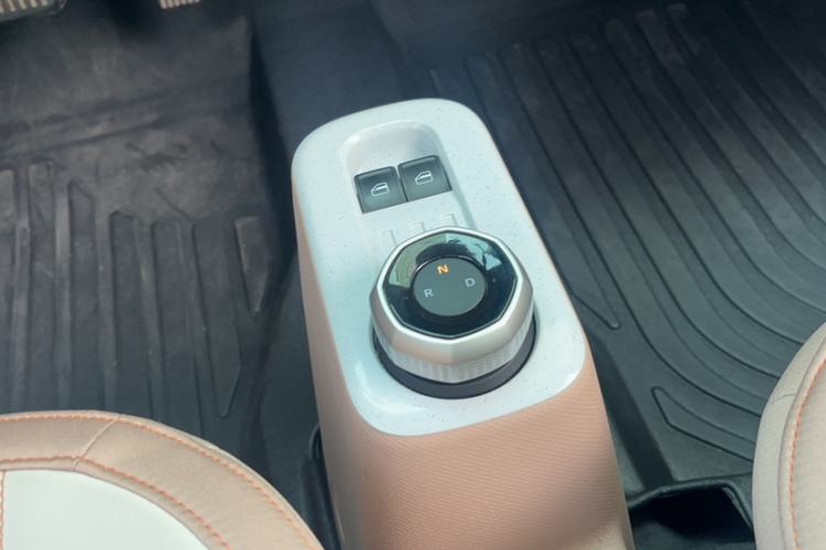 Used Geely Galaxy Panda 2024 Panda Mini 200km Endurance Bear Gear Lever