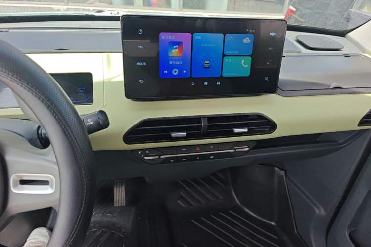 Used Geely Galaxy Panda 2024 Panda Mini 200km Endurance Bear Audio And AC Panel