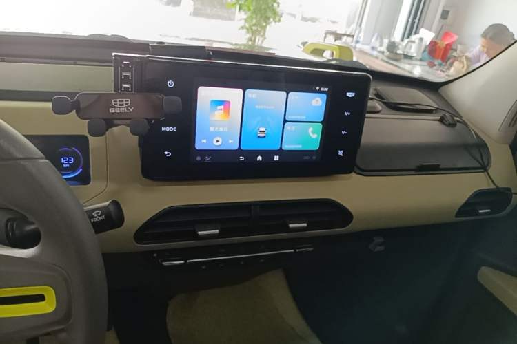 Used Geely Galaxy Panda 2024 200km Panda Rider Audio And AC Panel
