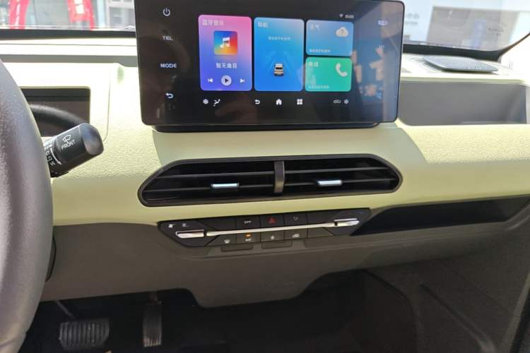 Used Geely Galaxy Panda 2024 Panda Mini 200km Endurance Bear Audio And AC Panel
