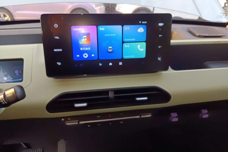 Used Geely Galaxy Panda 2024 Panda Mini 200km Endurance Bear Audio And AC Panel