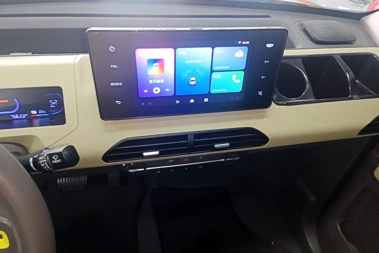 Used Geely Galaxy Panda 2024 200km Panda Rider Audio And AC Panel
