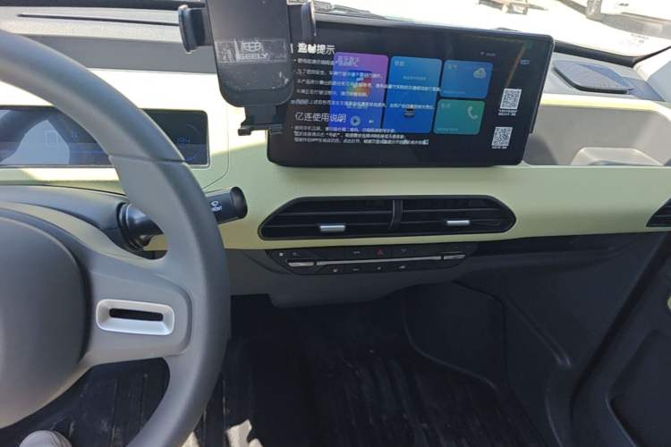 Used Geely Galaxy Panda 2024 Panda Mini 200km Endurance Bear Audio And AC Panel