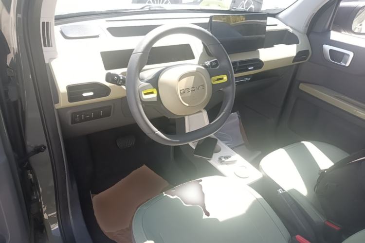 Used Geely Galaxy Panda 2024 200km Panda Rider Center Console
