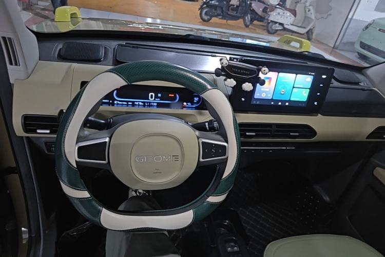 Used Geely Galaxy Panda 2024 200km Panda Rider Center Console