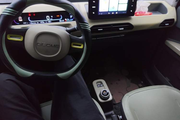 Used Geely Galaxy Panda 2024 200km Panda Rider Center Console