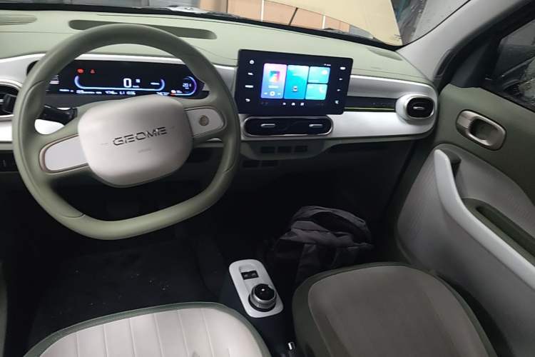 Used Geely Galaxy Panda 2024 200km Panda Rider Center Console