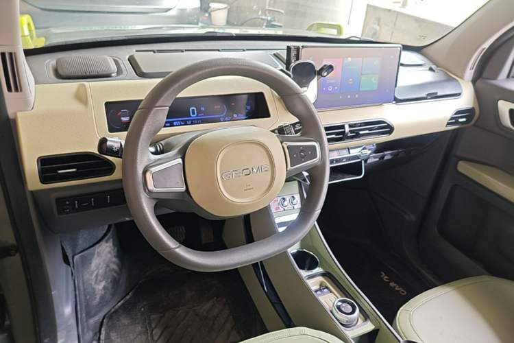 Used Geely Galaxy Panda 2024 200km Panda Rider Center Console
