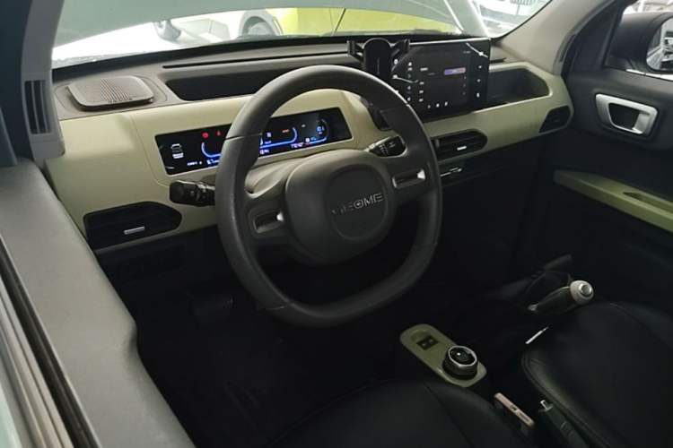 Used Geely Galaxy Panda 2024 Panda Mini 200km Endurance Bear Center Console