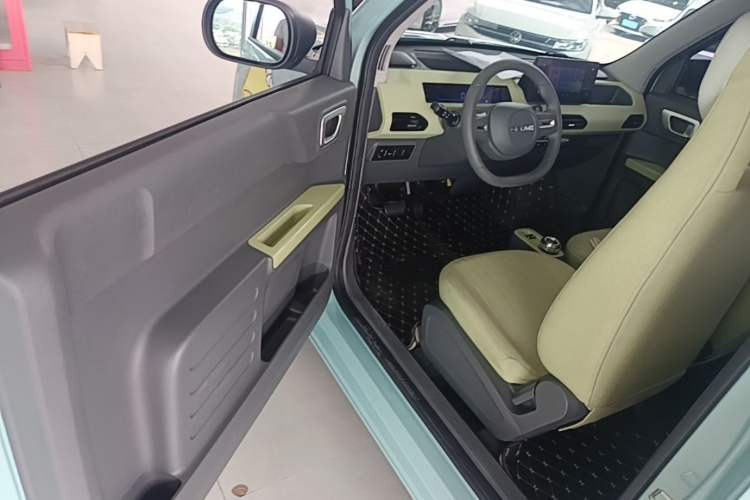 Used Geely Galaxy Panda 2024 Panda Mini 200km Endurance Bear Driver Seat