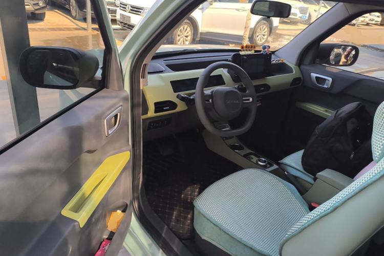 Used Geely Galaxy Panda 2024 Panda Mini 200km Endurance Bear Driver Seat
