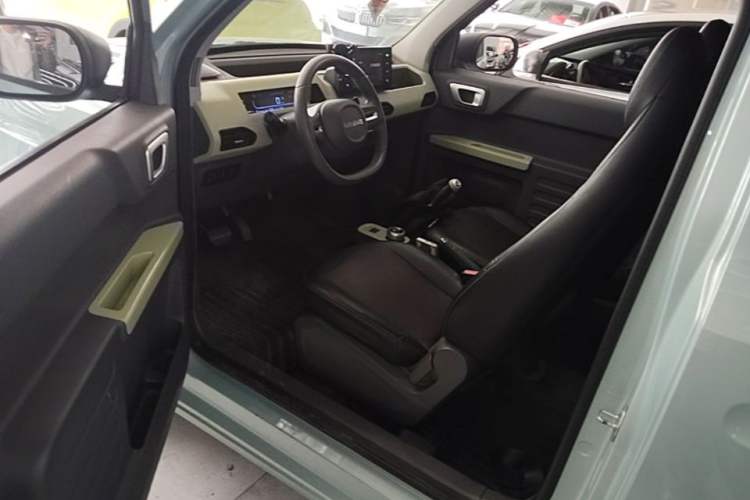 Used Geely Galaxy Panda 2024 Panda Mini 200km Endurance Bear Driver Seat