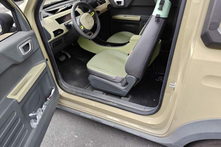 Used Geely Galaxy Panda 2024 200km Panda Rider Driver Seat