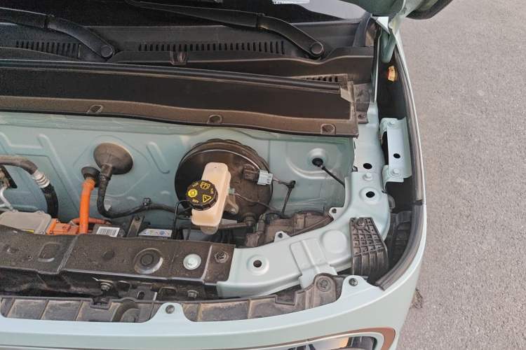 Used Geely Galaxy Panda 2024 Panda Mini 200km Endurance Bear Engine Bay Left