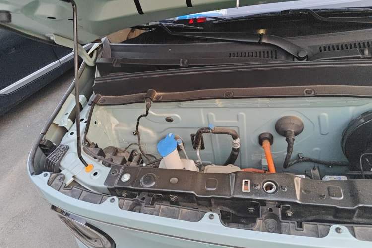 Used Geely Galaxy Panda 2024 Panda Mini 200km Endurance Bear Engine Bay Right