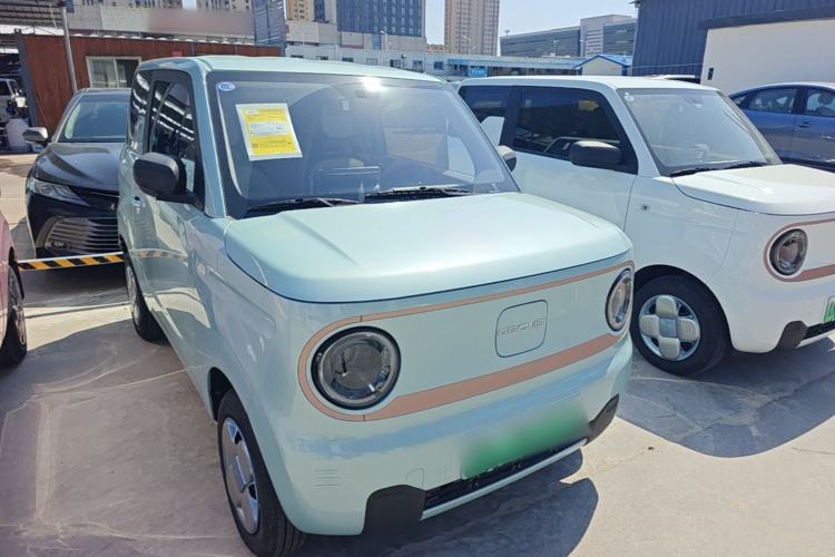 Used Geely Galaxy Panda 2024 Panda Mini 200km Endurance Bear Front Right 45 Deg