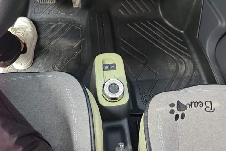 Used Geely Galaxy Panda 2024 Panda Mini 200km Endurance Bear Gear Lever