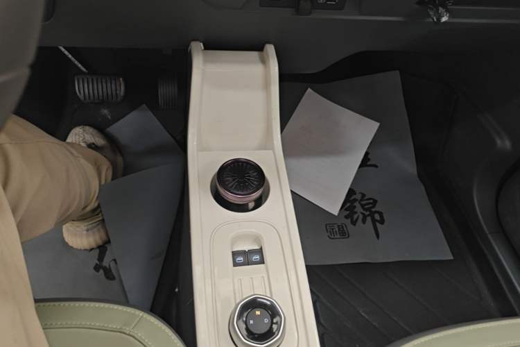Used Geely Galaxy Panda 2024 200km Panda Rider Gear Lever
