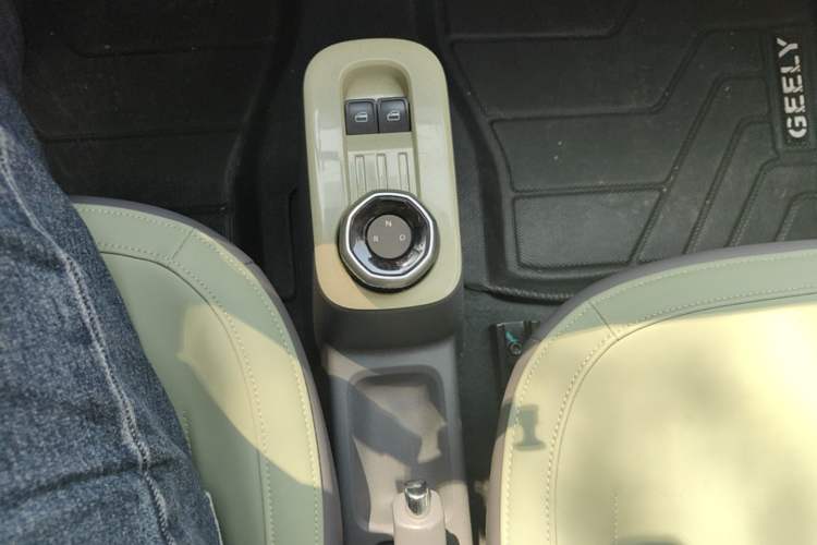 Used Geely Galaxy Panda 2024 200km Panda Rider Gear Lever