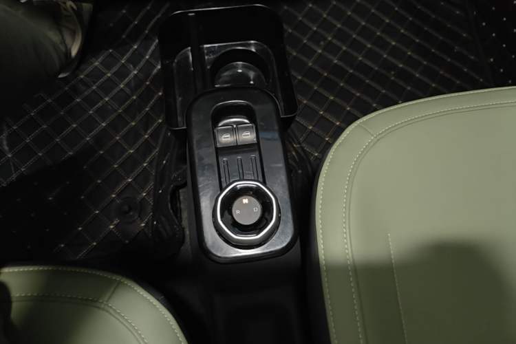 Used Geely Galaxy Panda 2024 200km Panda Rider Gear Lever